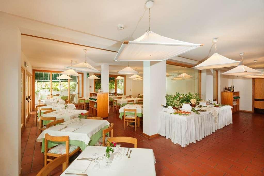 Domina Home Kyrie Isole Tremiti Restaurante foto